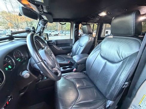 Used 2018 Jeep Wrangler Unlimited Sahara image 15