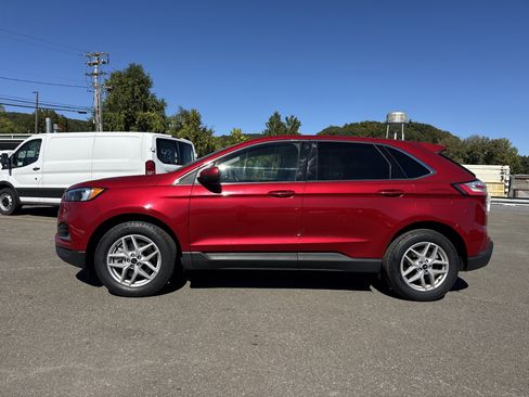 Used 2023 Ford Edge SEL image 9