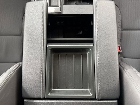 Used 2022 Toyota Tundra SR image 29