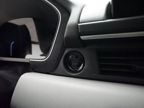 Certified 2025 Honda Pilot Touring image 31