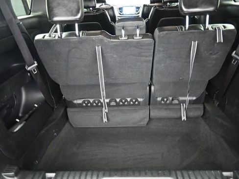 Used 2023 Chrysler Pacifica Touring-L w/ S Appearance Package FWD image 26