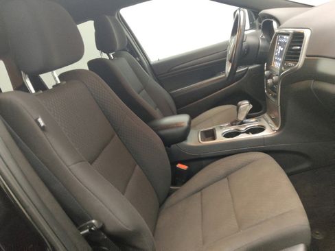 Used 2018 Jeep Grand Cherokee Laredo AWD/4WD image 21