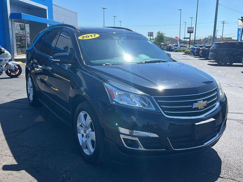 Used 2017 Chevrolet Traverse LT w/ Style and Technology Package FWD image 7