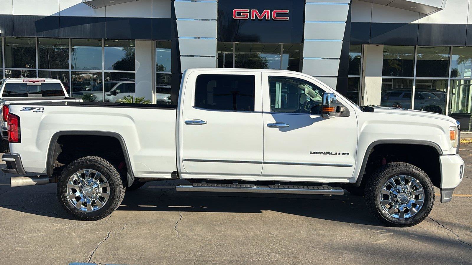 Used 2016 GMC Sierra 2500 Denali w/ Duramax Plus Package AWD/4WD image 8