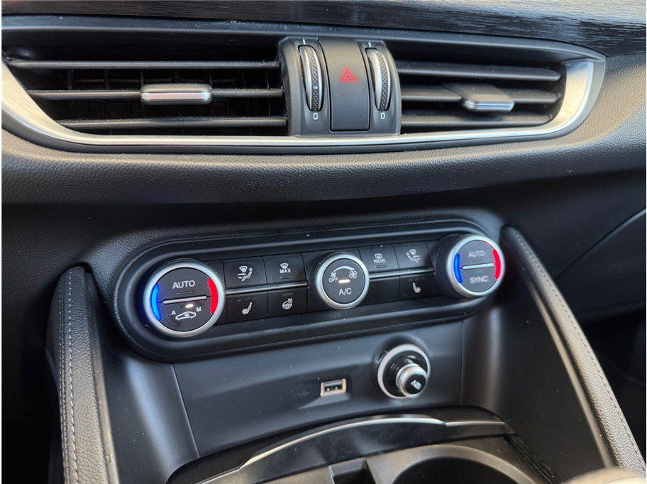 Used 2020 Alfa Romeo Stelvio Sport w/ Quick Order Package 22J Sport AWD/4WD image 32