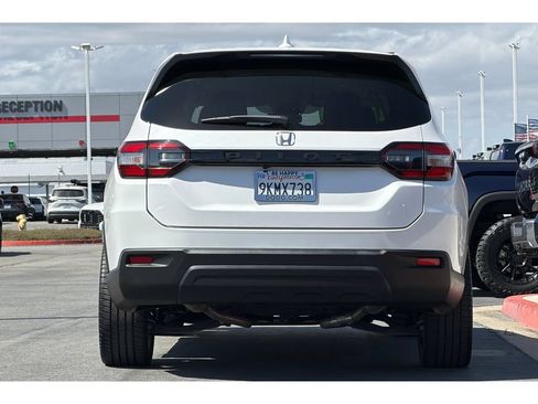 Used 2024 Honda Pilot LX image 5