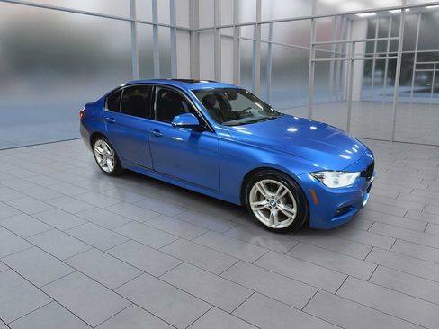 Used 2016 BMW 328i xDrive Sedan AWD/4WD image 2