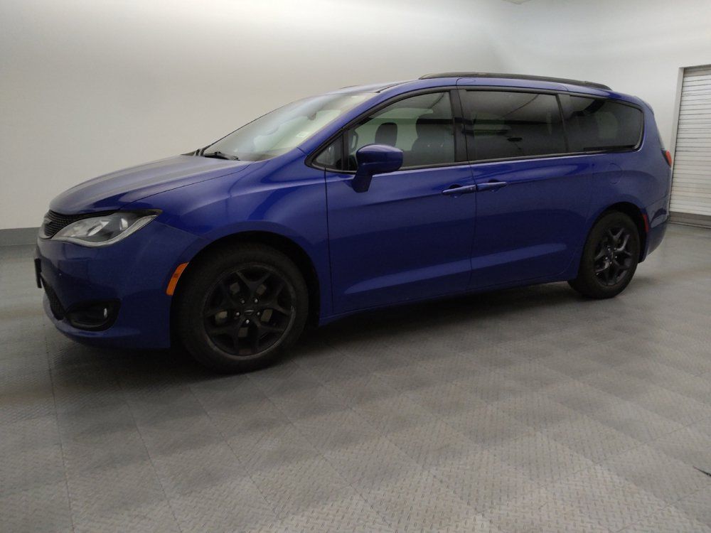 Used 2018 Chrysler Pacifica Touring Plus w/ S Appearance Package FWD image 2