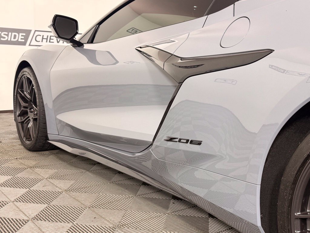 Used 2024 Chevrolet Corvette Z06 RWD image 10