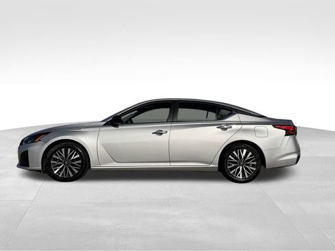 Used 2024 Nissan Altima 2.5 SV image 6