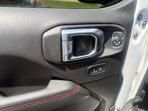 Used 2022 Jeep Gladiator Rubicon w/ Cold Weather Group AWD/4WD image 15