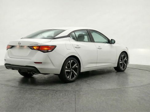 Used 2025 Nissan Sentra SV image 9