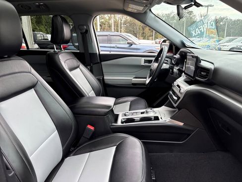 Certified 2022 Ford Explorer XLT w/ Equipment Group 202A image 29