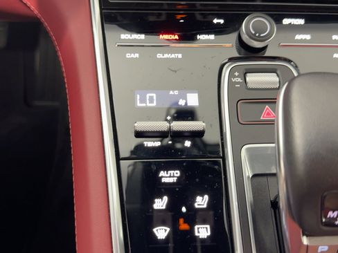 Certified 2022 Porsche Panamera image 18