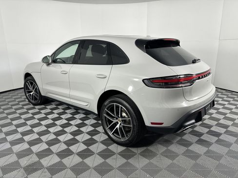 Certified 2025 Porsche Macan image 3