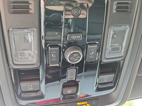 New 2026 Chevrolet Suburban High Country AWD/4WD image 28