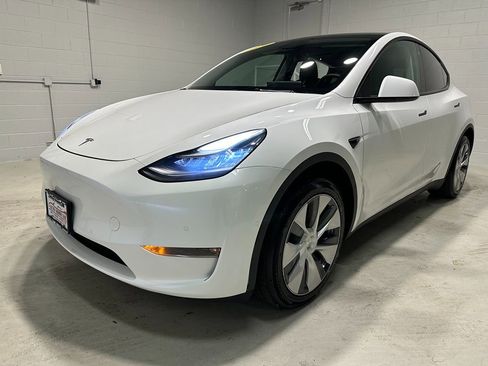 Used 2021 Tesla Model Y Long Range image 17