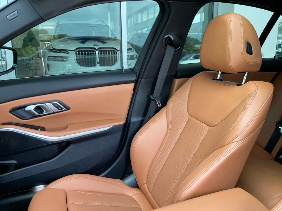 Used 2022 BMW 330i Sedan w/ Convenience Package RWD image 28