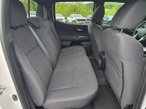 Used 2019 Toyota Tacoma TRD Sport AWD/4WD image 25