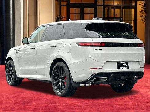 Used 2025 Land Rover Range Rover Sport Dynamic SE image 4