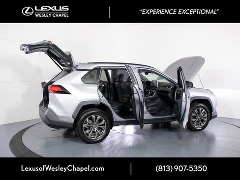 Used 2022 Toyota RAV4 XLE Premium AWD/4WD image 15