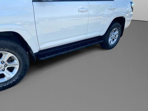 Used 2020 Toyota 4Runner SR5 AWD/4WD image 9