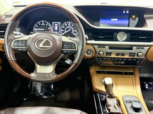 Used 2018 Lexus ES 350 ES 350 Sedan 4D image 16