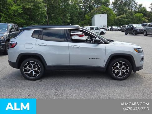 Used 2025 Jeep Compass Limited AWD/4WD image 14