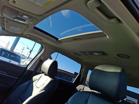 Used 2024 Kia Telluride EX w/ EX Captain's Chair Package image 15