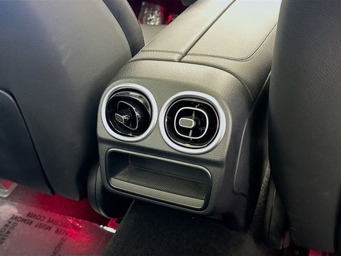 Used 2022 Mercedes-Benz C 300 Sedan image 16