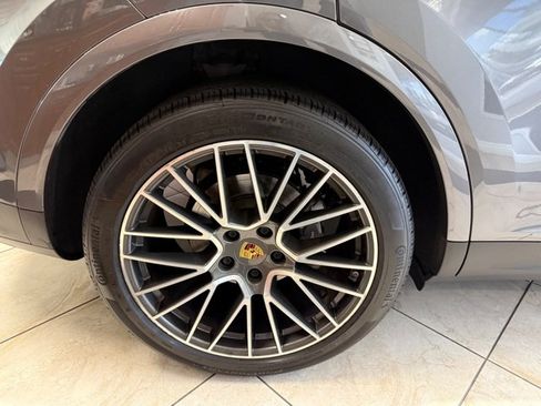 Used 2019 Porsche Cayenne AWD/4WD image 10