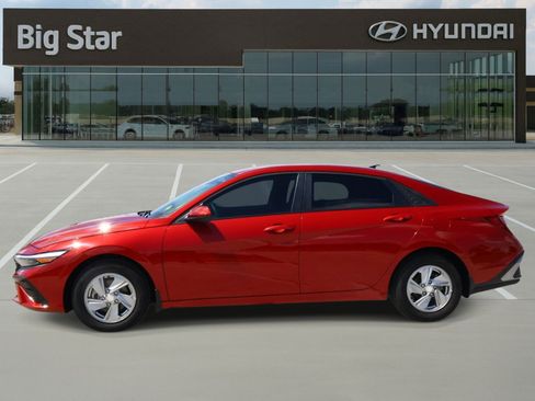 Used 2026 Hyundai Elantra SE FWD image 2