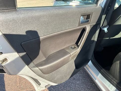 Used 2010 Ford Focus SES FWD image 18