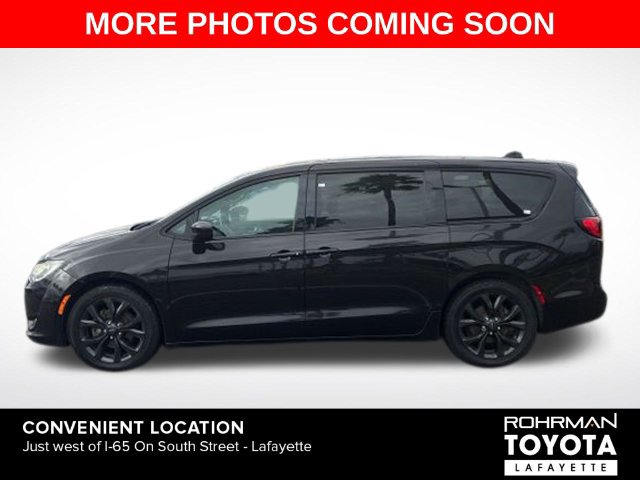 Used 2019 Chrysler Pacifica Touring Plus w/ S Appearance Package FWD image 2