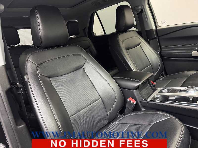 Used 2021 Ford Explorer Limited w/ Equipment Group 301A AWD/4WD image 24