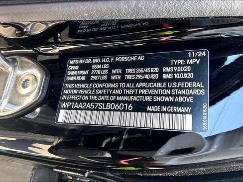 Used 2025 Porsche Macan AWD/4WD image 15