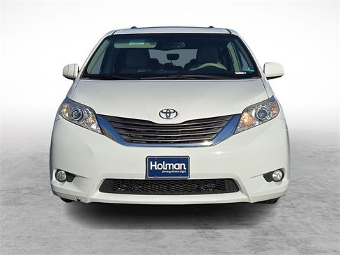 Used 2014 Toyota Sienna Limited image 2