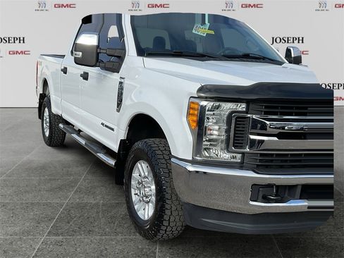 Used 2017 Ford F250 XLT image 4