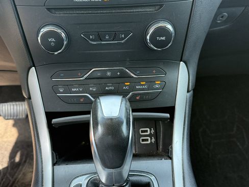 Used 2016 Ford Edge SEL w/ Equipment Group 201A FWD image 13