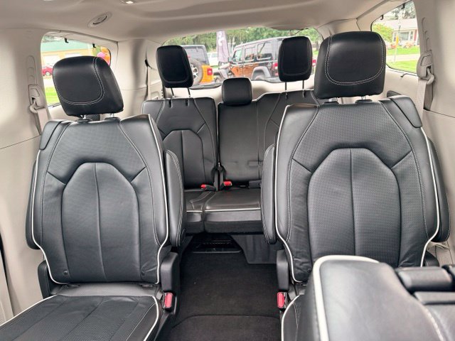 Used 2022 Chrysler Pacifica Limited w/ Uconnect Theater Family Group AWD/4WD image 27