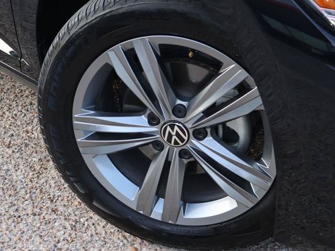 Used 2023 Volkswagen Jetta SE w/ Panoramic Sunroof Package FWD image 10
