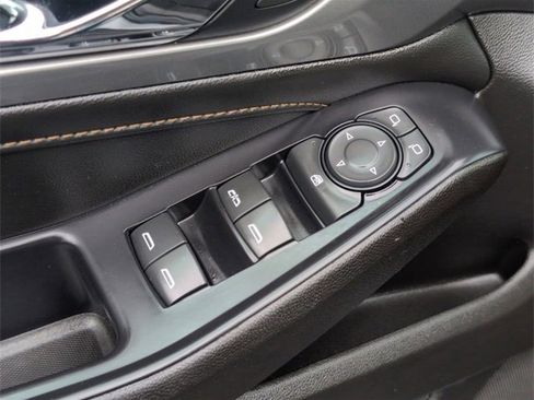 Certified 2021 Chevrolet Traverse LT image 22