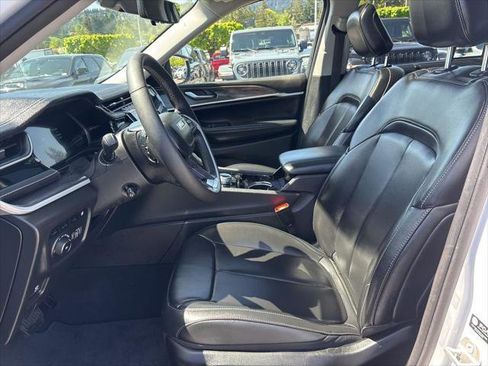 Certified 2023 Jeep Grand Cherokee 4WD 4xe w/ Luxury Tech Group II image 15