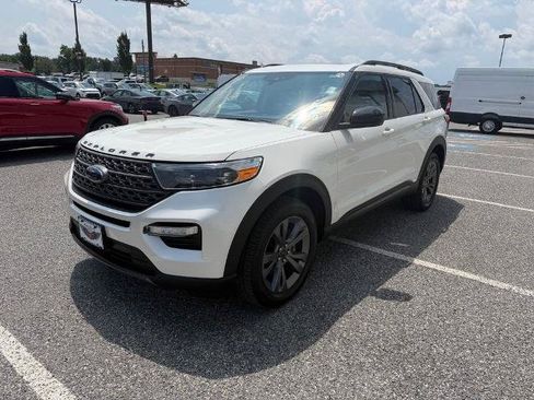 Certified 2022 Ford Explorer XLT w/ Equipment Group 202A AWD/4WD image 4