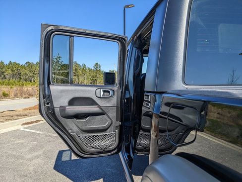 Used 2023 Jeep Gladiator Rubicon w/ Cold Weather Group image 55