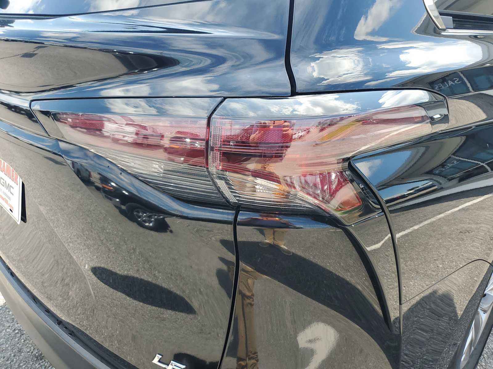 Used 2025 Toyota Sienna LE FWD image 7