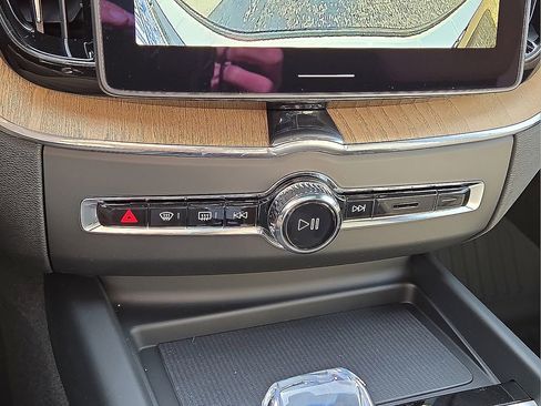 New 2026 Volvo XC60 B5 Plus w/ Protection Package Premier image 28