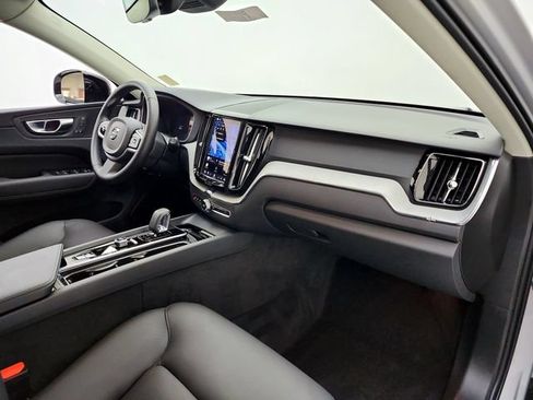 Certified 2025 Volvo XC60 B5 Plus AWD/4WD image 17