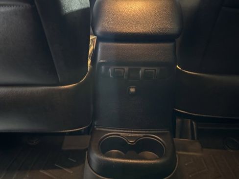 Used 2015 Jeep Wrangler Unlimited Sahara image 25