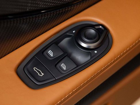 Used 2026 Aston Martin DB12 Convertible image 19